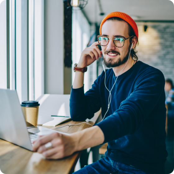 Man working on his laptop in a cafe